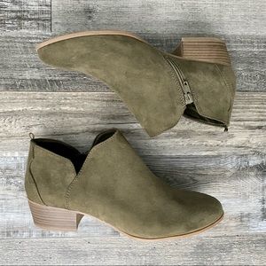 ⬇️ NWOT Old Navy Olive Green Suede Ankle Boots